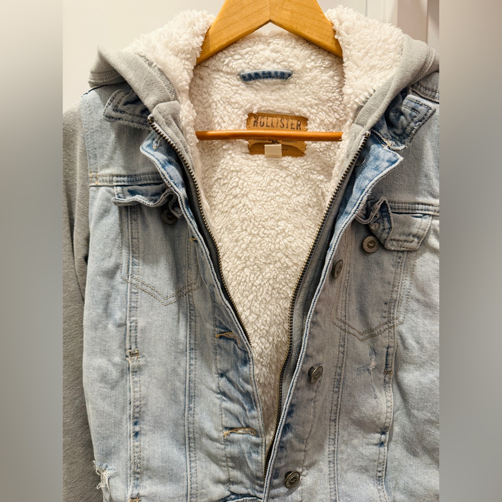 Hollister Light Blue Denim Jacket With White Sherpa Lining And Grey Hood